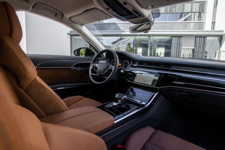 Интерьер Audi A8 L 60 TFSI e Quattro 2019 года  (WW) (фото 26 из 61)